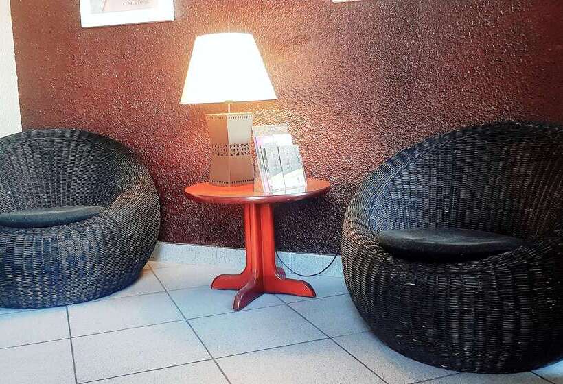 فندق Kyriad Chantilly