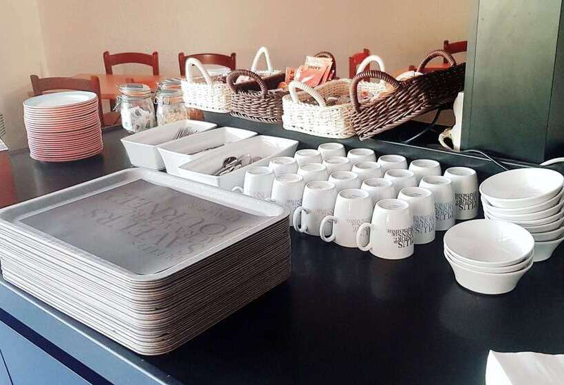 فندق Kyriad Chantilly