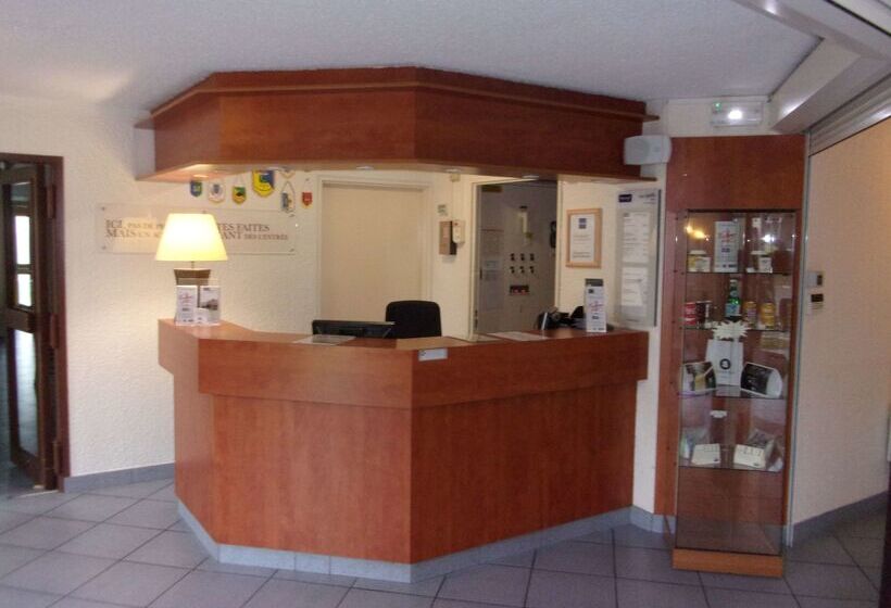 فندق Kyriad Chantilly