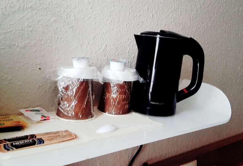 فندق Kyriad Chantilly