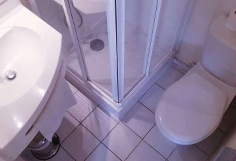 فندق Kyriad Chantilly