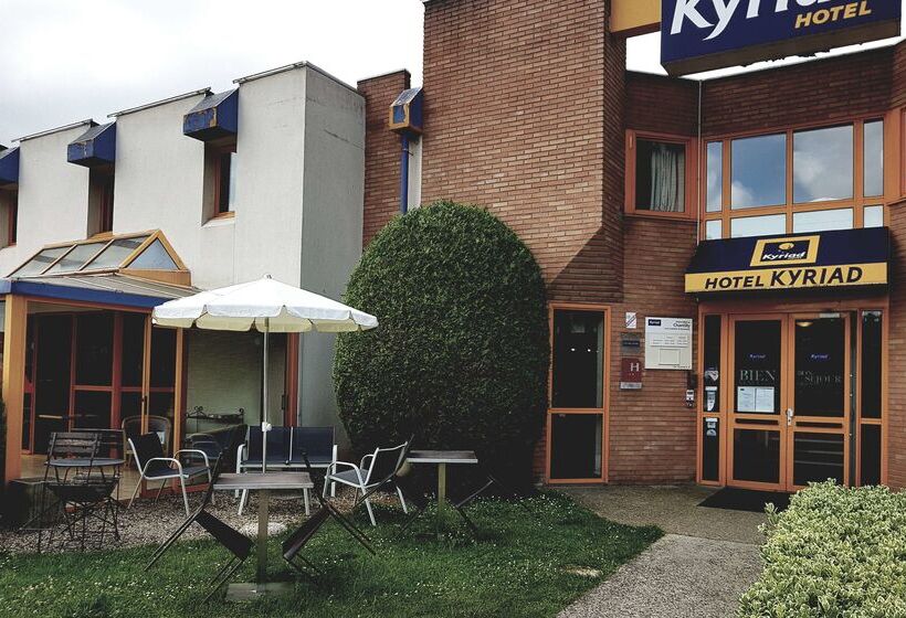 فندق Kyriad Chantilly