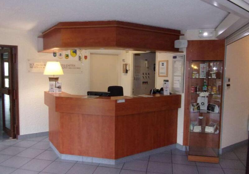 فندق Kyriad Chantilly