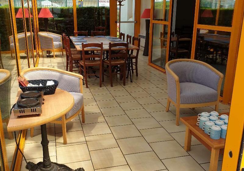 فندق Kyriad Chantilly