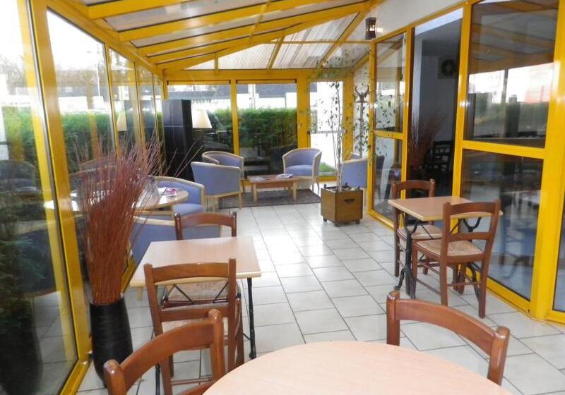 فندق Kyriad Chantilly