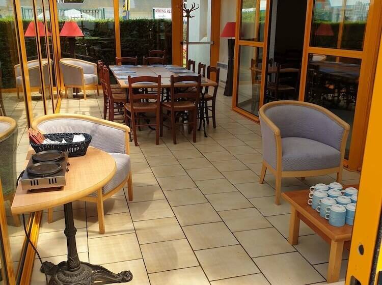 فندق Kyriad Chantilly