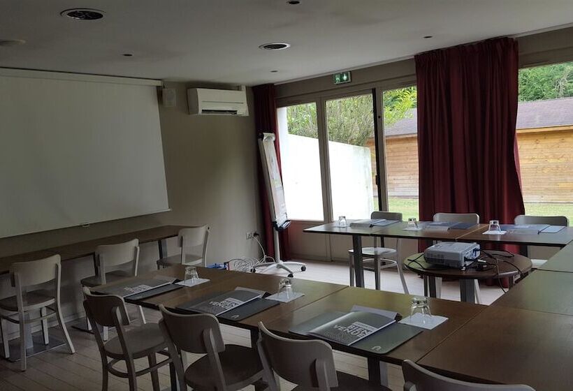 فندق Kyriad Chantilly