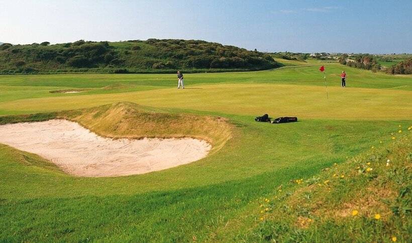 فندق Kyriad Chantilly