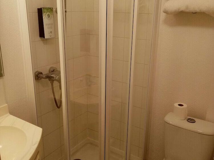 فندق Kyriad Chantilly