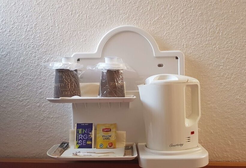 فندق Kyriad Chantilly