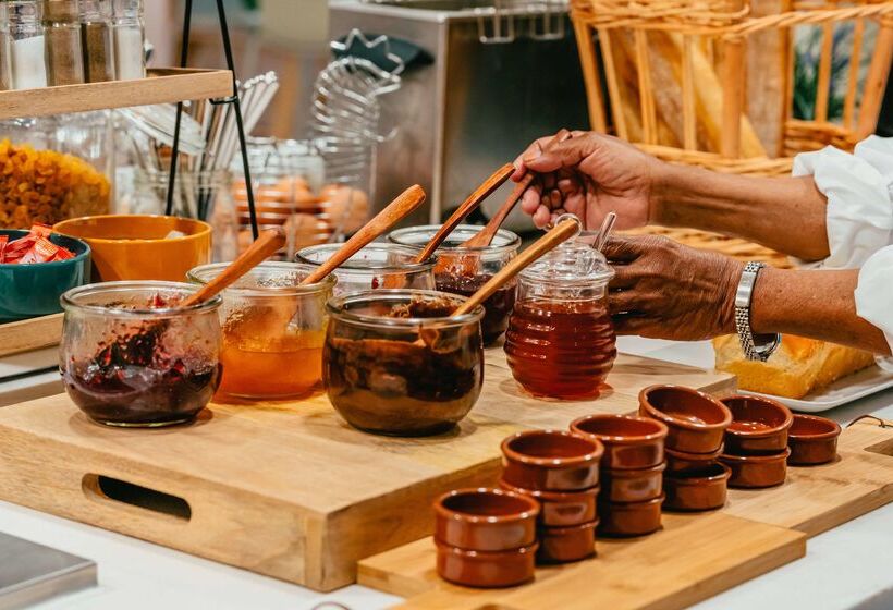 فندق Kyriad Marseille Palais Des Congrès   Vélodrome   Ibis Styles à Partir De Juin 2025