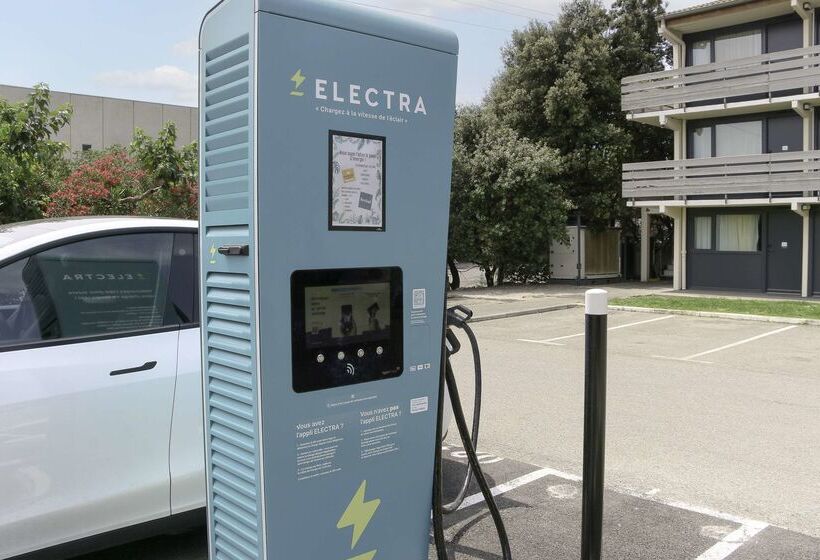 Отель Kyriad Aéroport Marseille