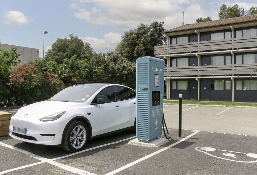 Отель Kyriad Aéroport Marseille