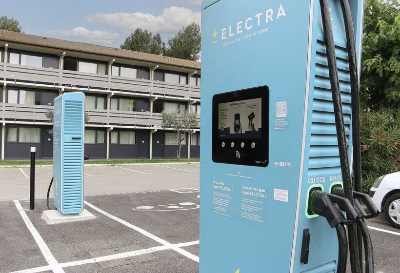 Отель Kyriad Aéroport Marseille