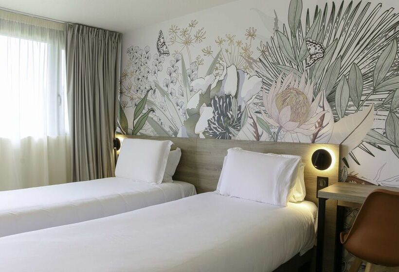 Отель Kyriad Aéroport Marseille