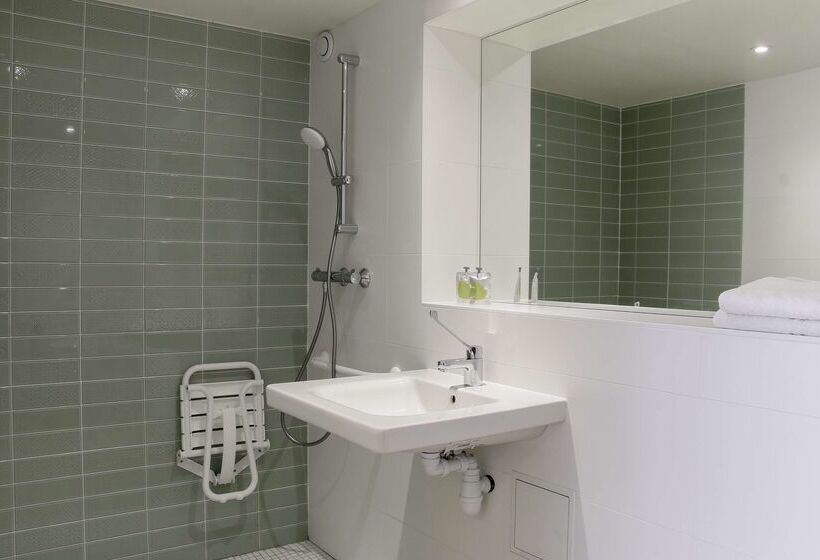 Отель Kyriad Aéroport Marseille