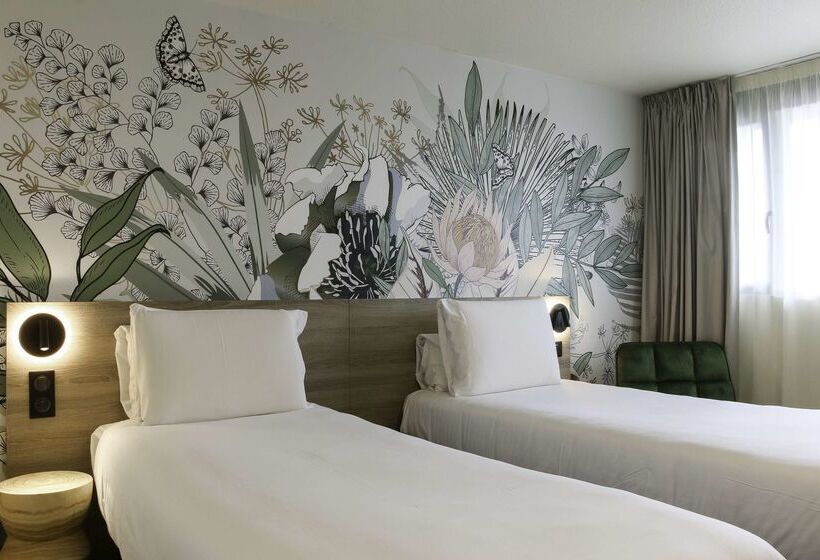 Отель Kyriad Aéroport Marseille