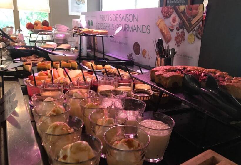 Отель Kyriad Aéroport Marseille