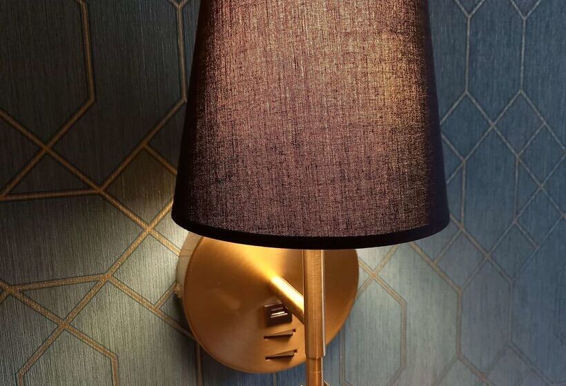 酒店 Kyriad Nîmes Ouest A9