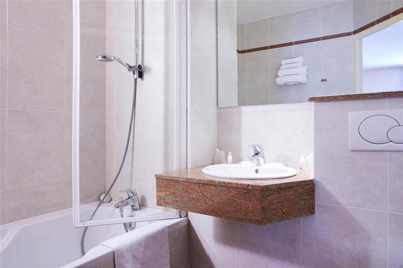 酒店 Kyriad Nîmes Ouest A9