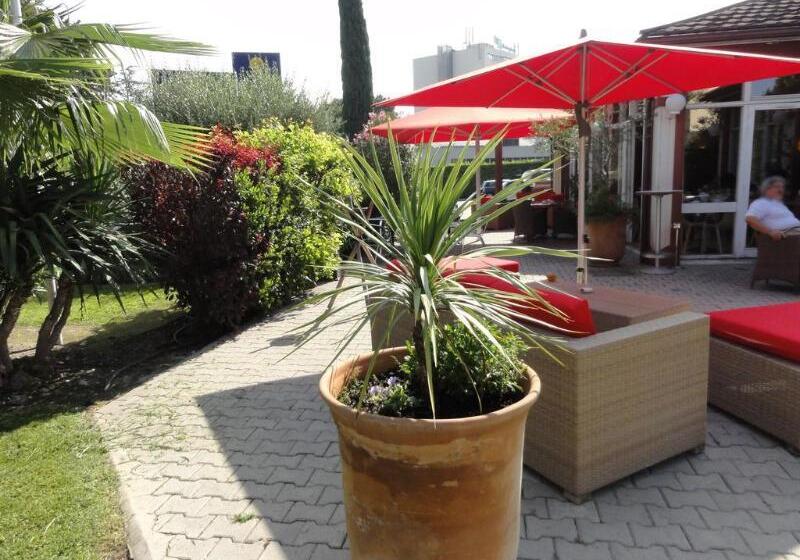 酒店 Kyriad Nîmes Ouest A9