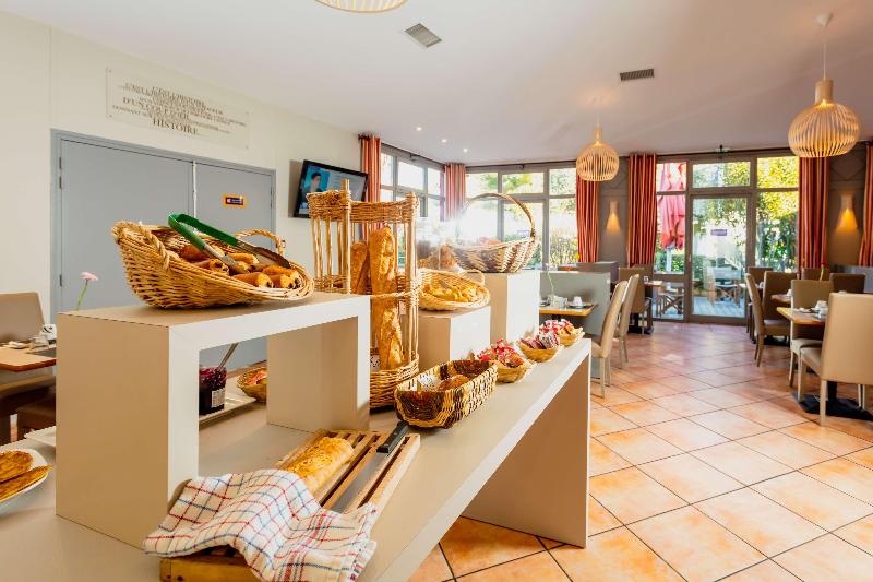 Отель Kyriad Nîmes Ouest A9