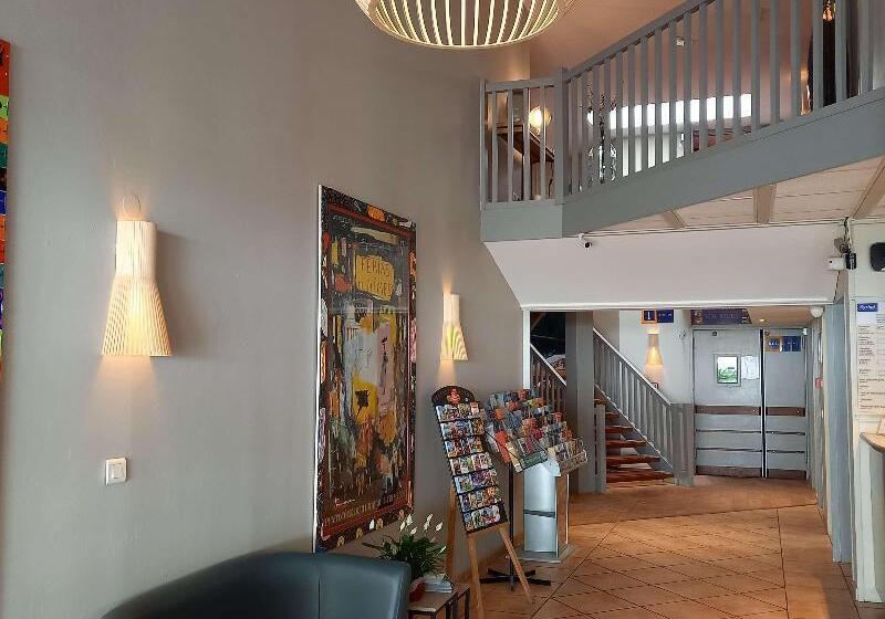 Отель Kyriad Nîmes Ouest A9