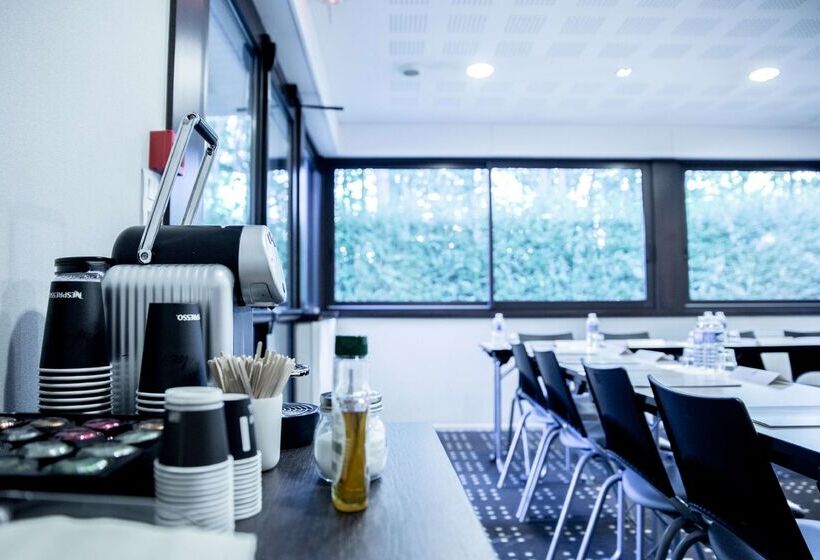 Отель Kyriad Rennes Nord