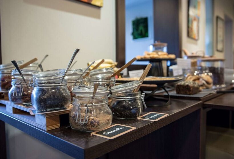 Отель Kyriad Rennes Nord