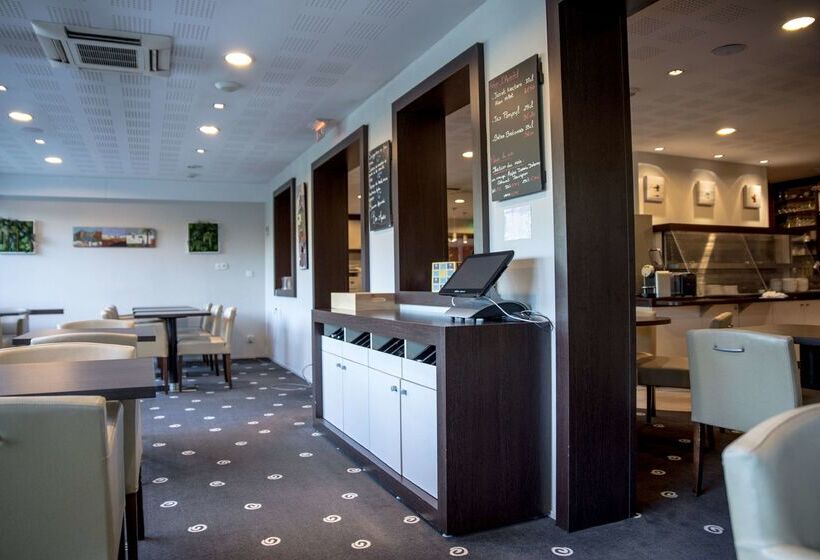 Отель Kyriad Rennes Nord