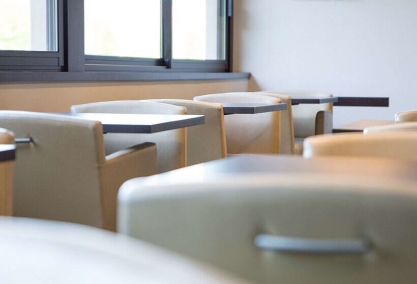 Отель Kyriad Rennes Nord