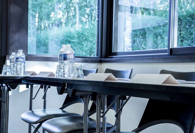 Отель Kyriad Rennes Nord