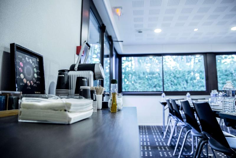 Отель Kyriad Rennes Nord