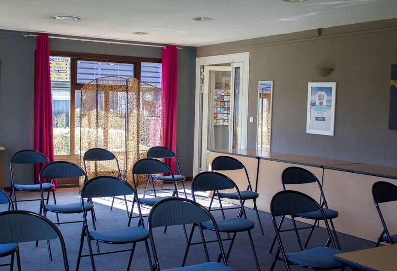 ホテル Kyriad Tarbes Odos