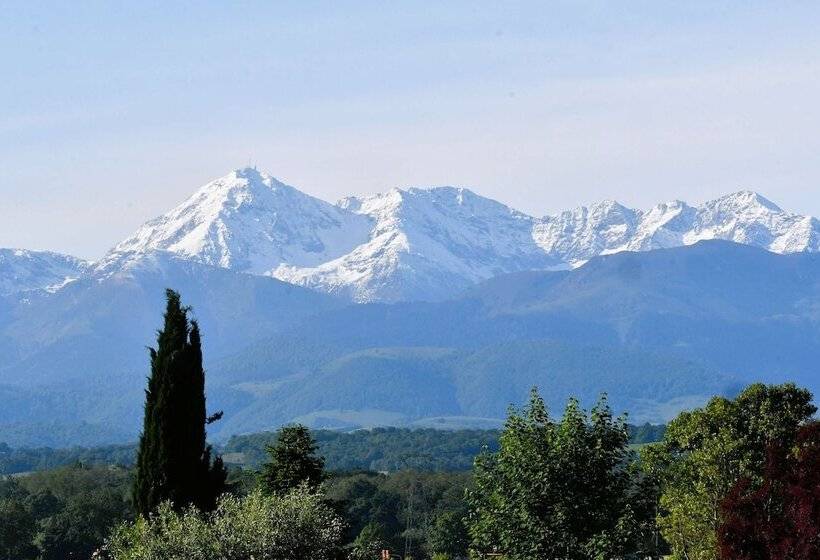 ホテル Kyriad Tarbes Odos