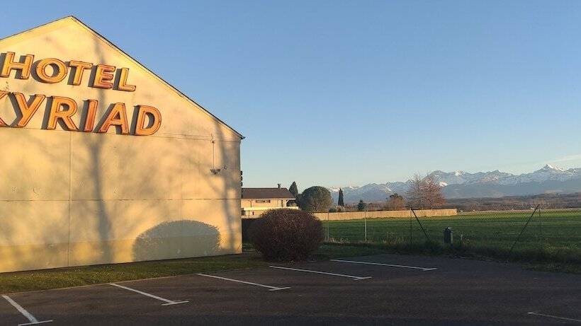ホテル Kyriad Tarbes Odos