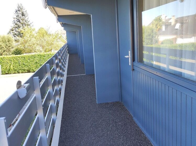 ホテル Kyriad Tarbes Odos