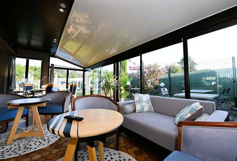 ホテル Kyriad Tarbes Odos