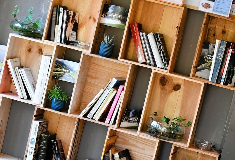 ホテル Kyriad Tarbes Odos