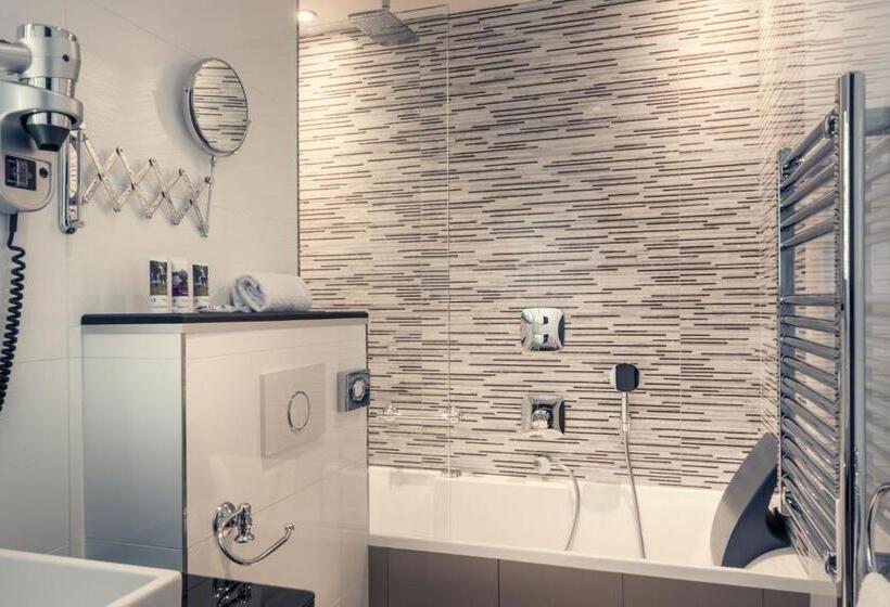 ホテル Mercure Paris Arc De Triomphe Wagram