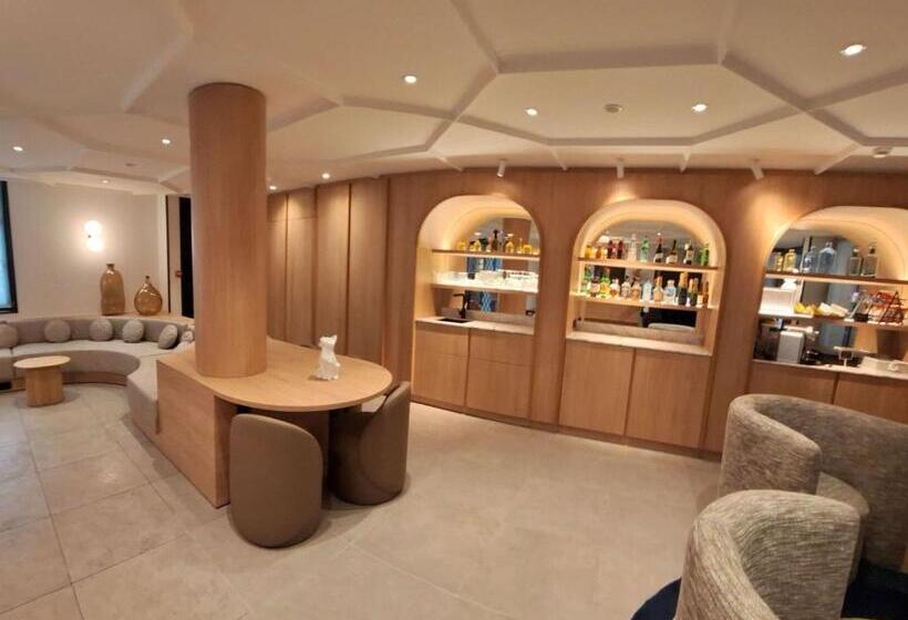 ホテル Mercure Paris Arc De Triomphe Wagram