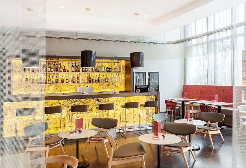 هتل NH Collection Koln Mediapark