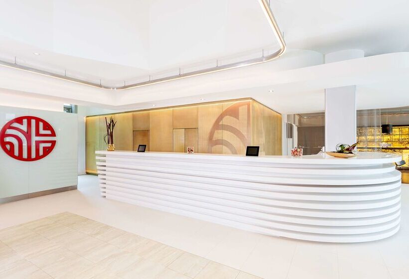 هتل NH Collection Koln Mediapark