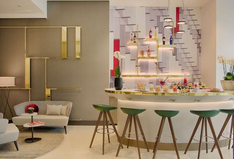 Отель NH Collection Porta Nuova