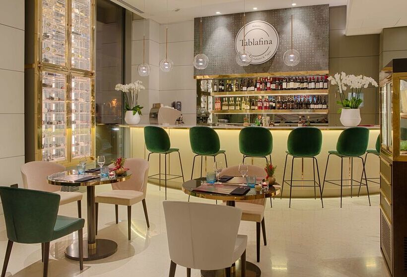 Отель NH Collection Porta Nuova