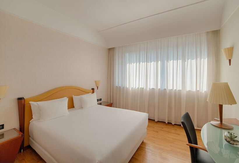 هتل NH Milano Machiavelli