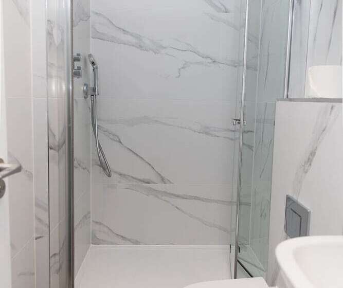 هتل Princes Square