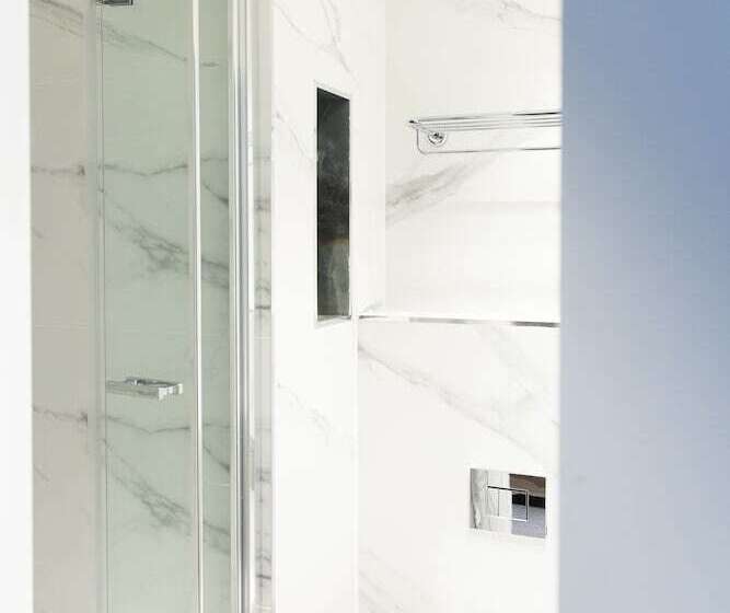 هتل Princes Square