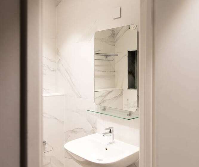 Отель Princes Square