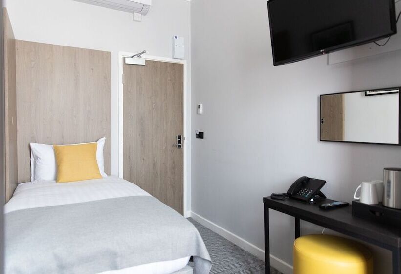 Отель Princes Square